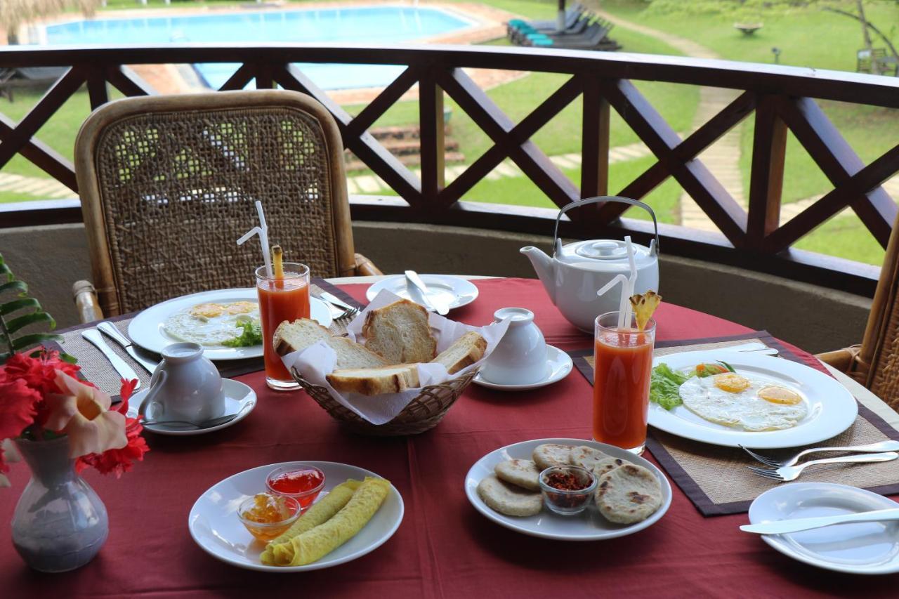 Hibiscus Garden Hotel 티사마하라마 외부 사진