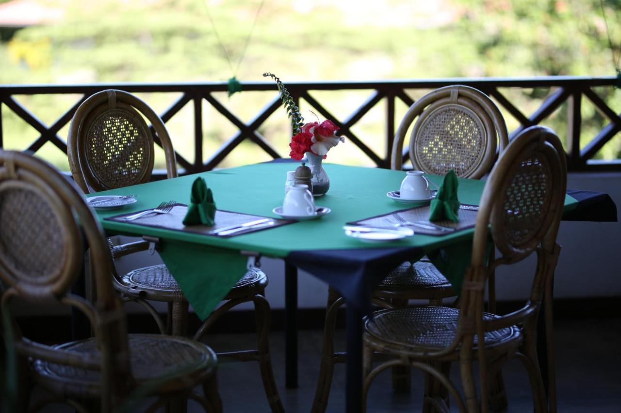 Hibiscus Garden Hotel 티사마하라마 외부 사진